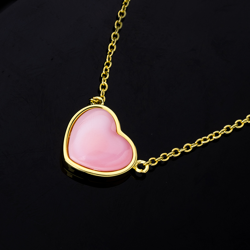 Mini Heart Queen Conch Choker | 18K Gold Plated