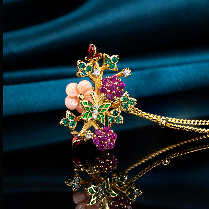 Carved Queen Conch Necklace: Blossom & Leaf Motif | Unique Artisan