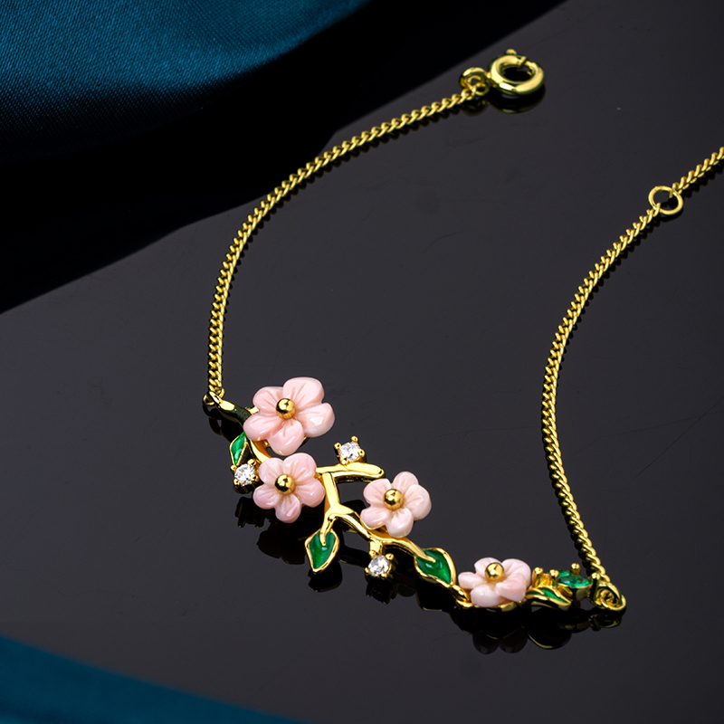 Charming Queen Conch Bracelet: Carved Plum Flowers & Green Leaves