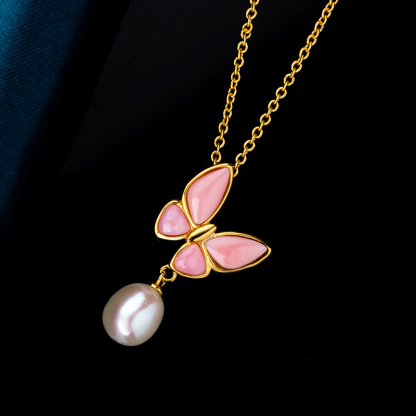 Natural Queen Conch Butterfly Necklace | Pink Pearls Unique Collarbone