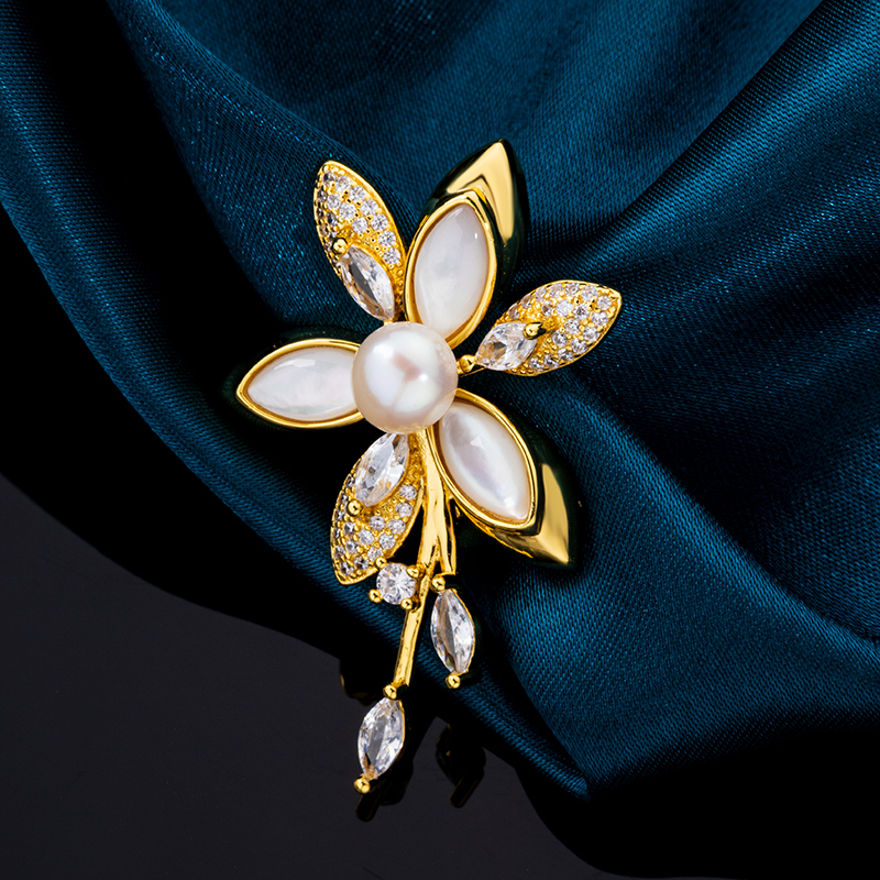 European Style Mother-of-Pearl Flower Pin