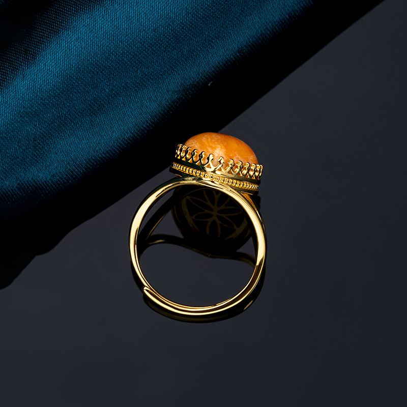 Natural Spiny Oyster Shell Teardrop Ring – Contemporary Luxury with Sophisticated Elegance