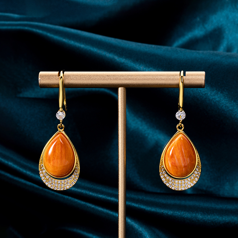 Vintage Teardrop Earrings in Spiny Oyster Shell – Timeless Elegance & Artisan Craftsmanship