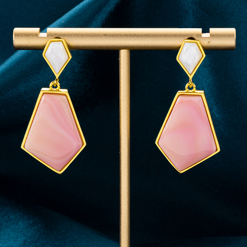 Western Fashion Geometric Queen Conch Earrings