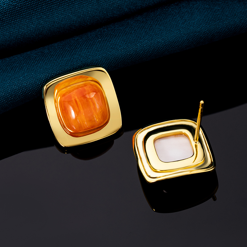 Natural Spiny Oyster Shell Square Stud Earrings – Minimalist Luxury & Bold Simplicity