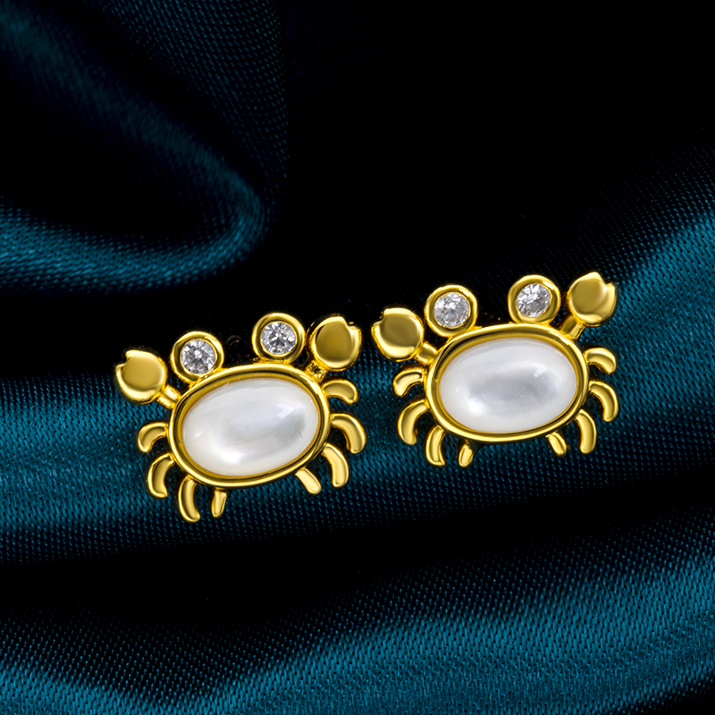 Cute Crab Natural Mother of Pearl Stud Earrings