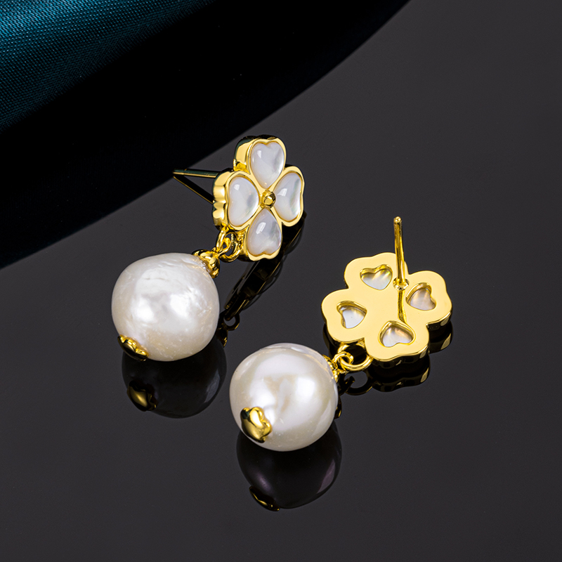 Natural MOP Clover Baroque Pearl Earrings