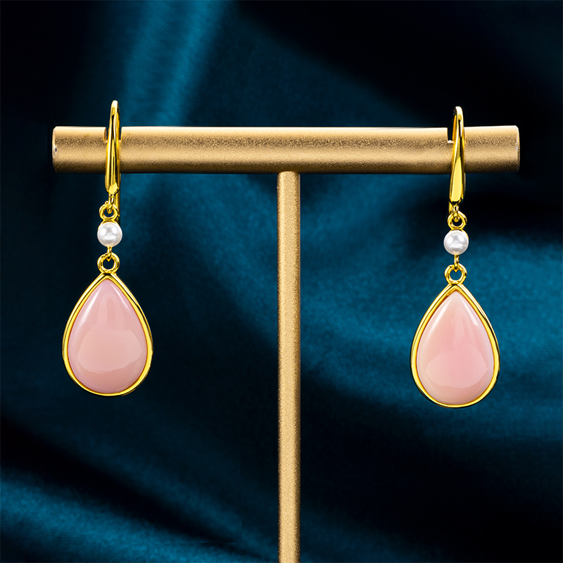 Queen Conch Teardrop Earrings – Vintage & Fresh