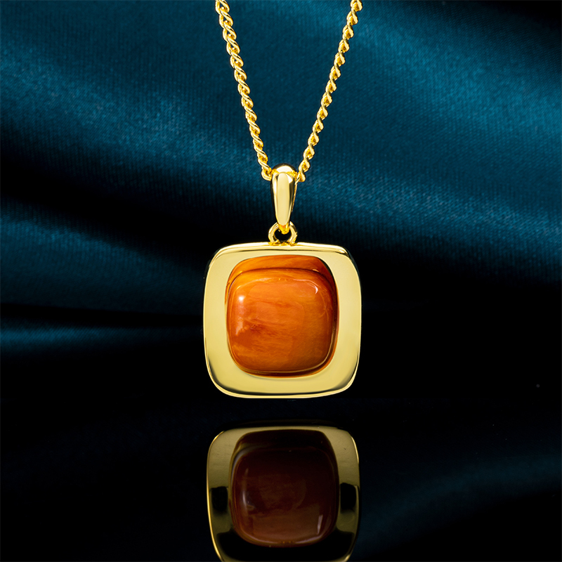 Minimalist Square Spiny Oyster Necklace - 18K Gold Plated Collarbone Chain with Hypoallergenic Finish