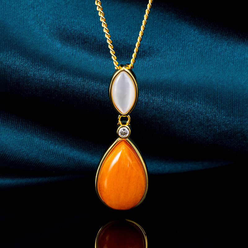 Designer Spiny Oyster Teardrop Pendant - Natural Shell Collarbone Necklace for Women's Luxury Jewelry Collection