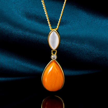 Designer Spiny Oyster Teardrop Pendant - Natural Shell Collarbone Necklace for Women's Luxury Jewelry Collection