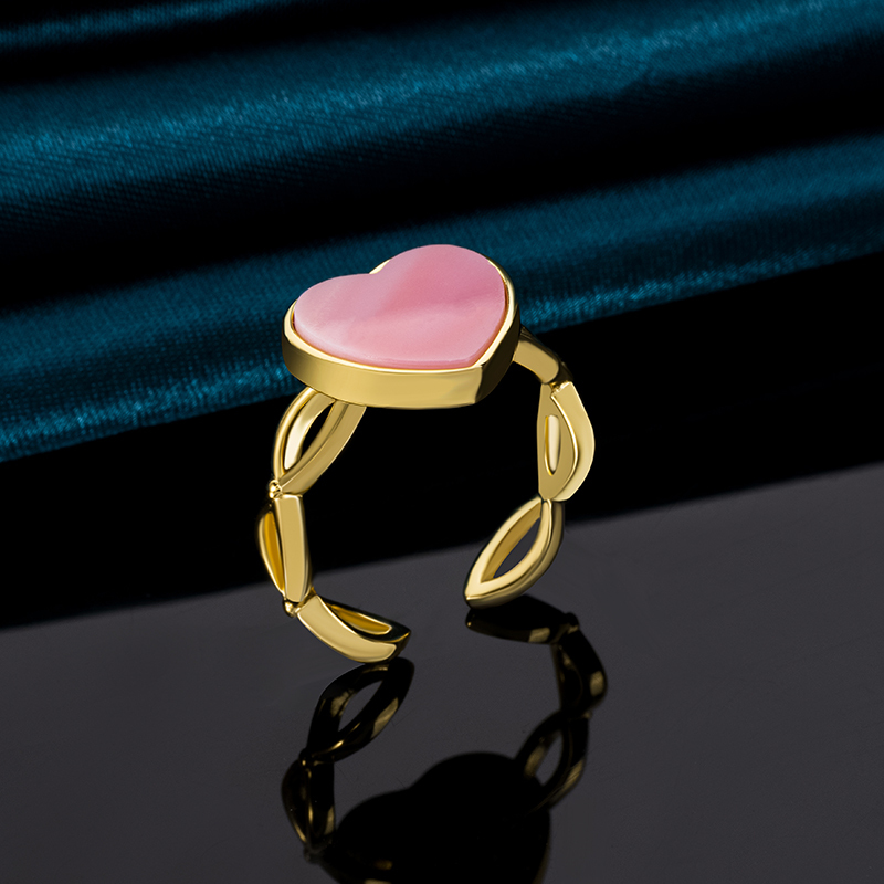 Natural Queen Conch Pink Heart Ring 