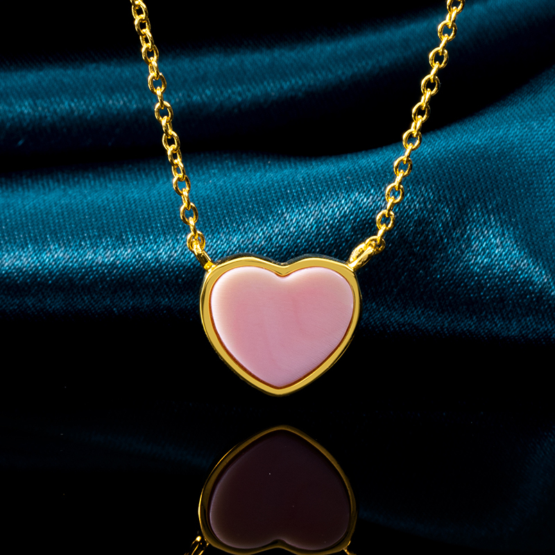 Queen Conch Heart Necklace Natural