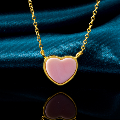 Queen Conch Heart Necklace Natural