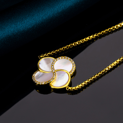 Lucky Clover MOP Bracelet Natural
