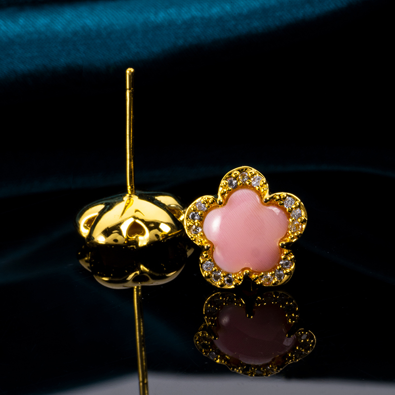 Natural Pink Queen Conch Blossom Stud Earrings