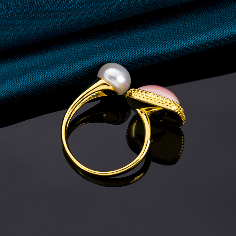 Sugar Loaf Queen Conch & Pearl Ring