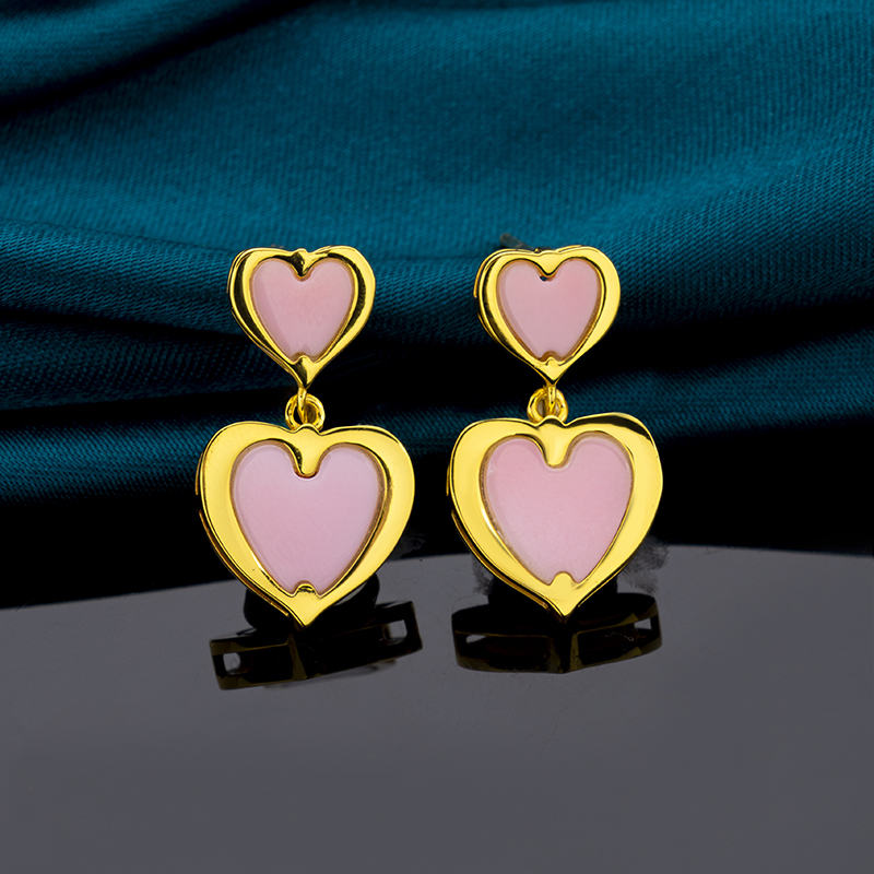 Sweet Interlocking Hearts Conch Studs