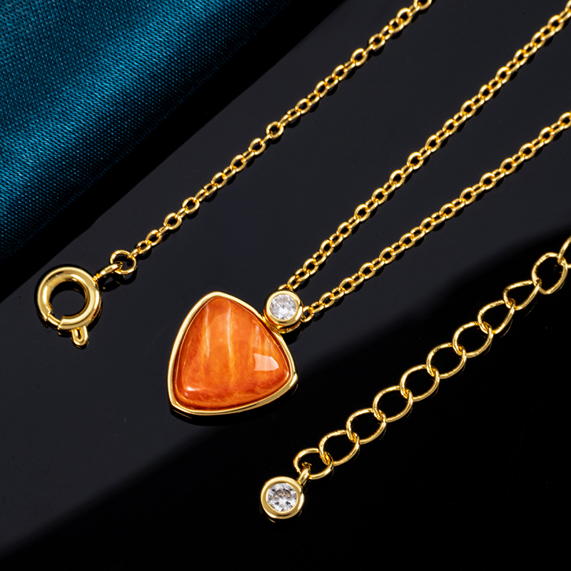 Chic Summer Beach Jewelry: Natural Spiny Oyster Pendant Necklace for Women