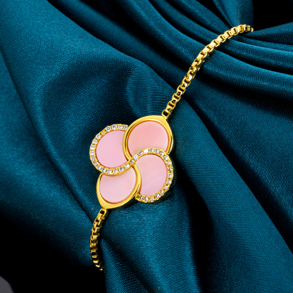 Queen Conch Clover Bracelet | Delicate Pink Minimalist