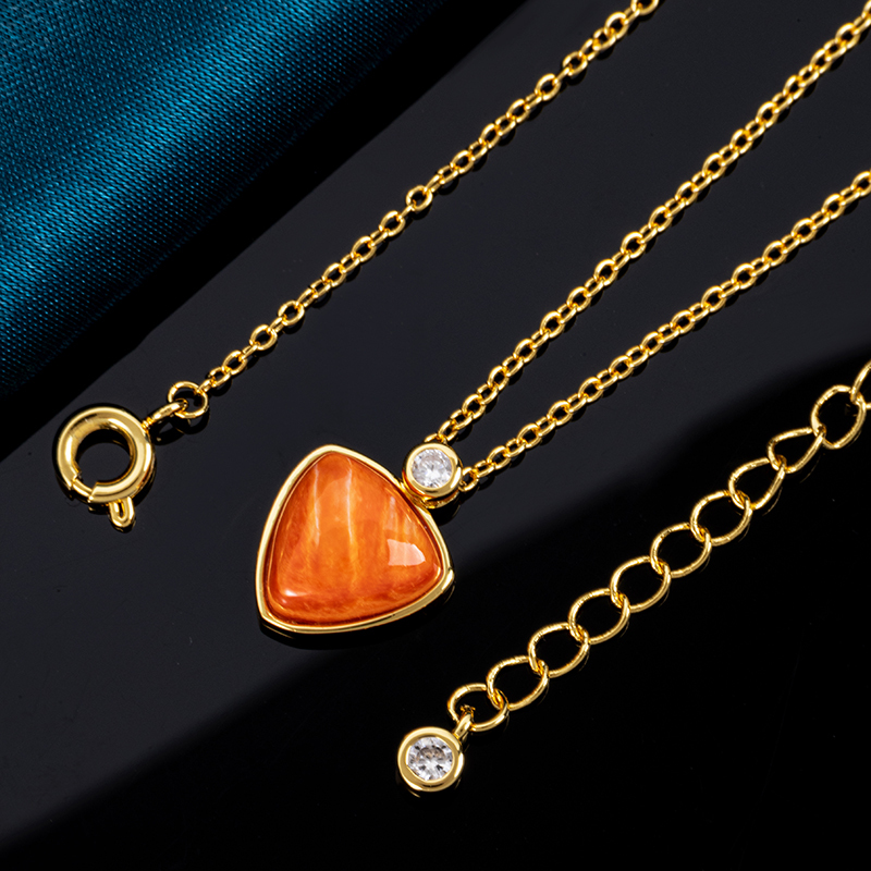 Chic Summer Beach Jewelry: Natural Spiny Oyster Pendant Necklace for Women