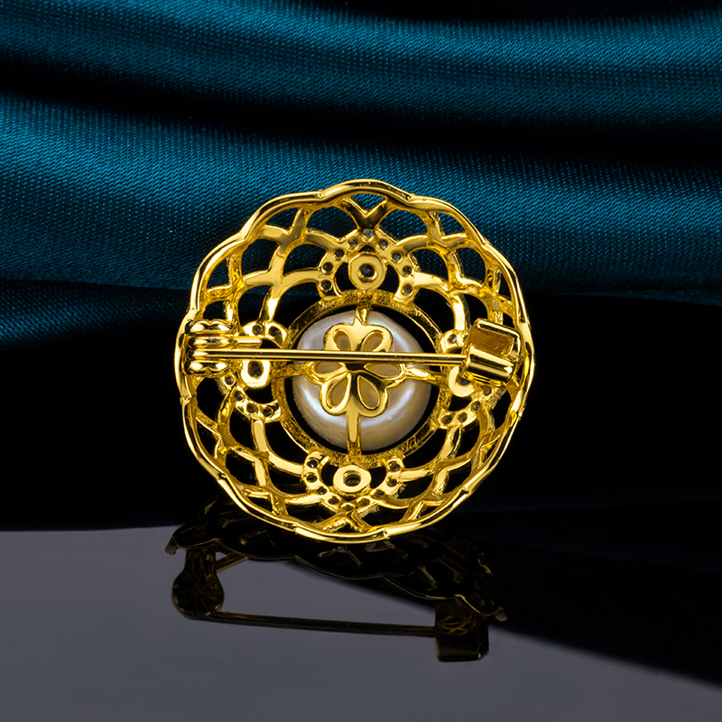 French Elegance Pearl Brooch: 18K Gold Plated