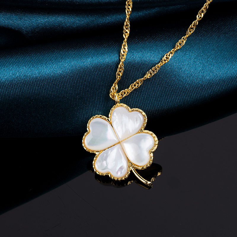 Glistening MOP Clover Necklace - Natural & Luxe Pendant