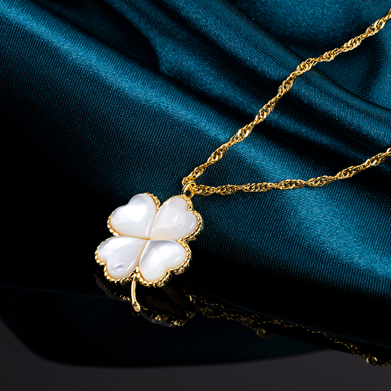 Glistening MOP Clover Necklace - Natural & Luxe Pendant