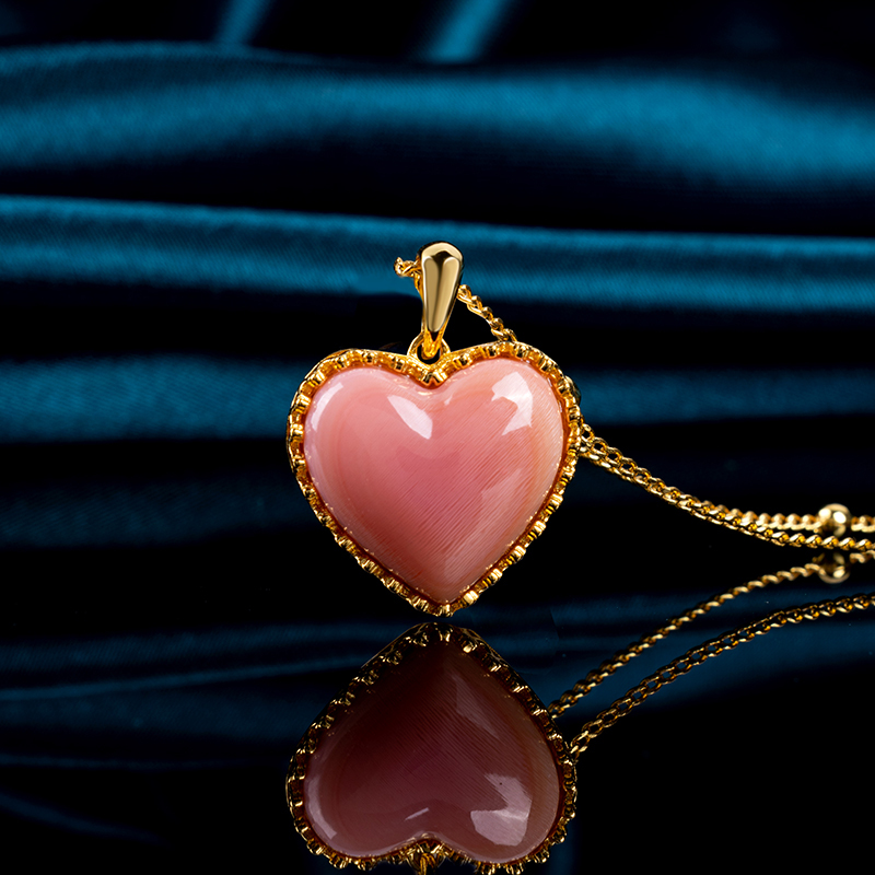 Girly Pink Queen Conch Heart Necklace with 18K Gold Chain