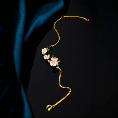 Charming Queen Conch Bracelet: Carved Plum Flowers & Green Leaves