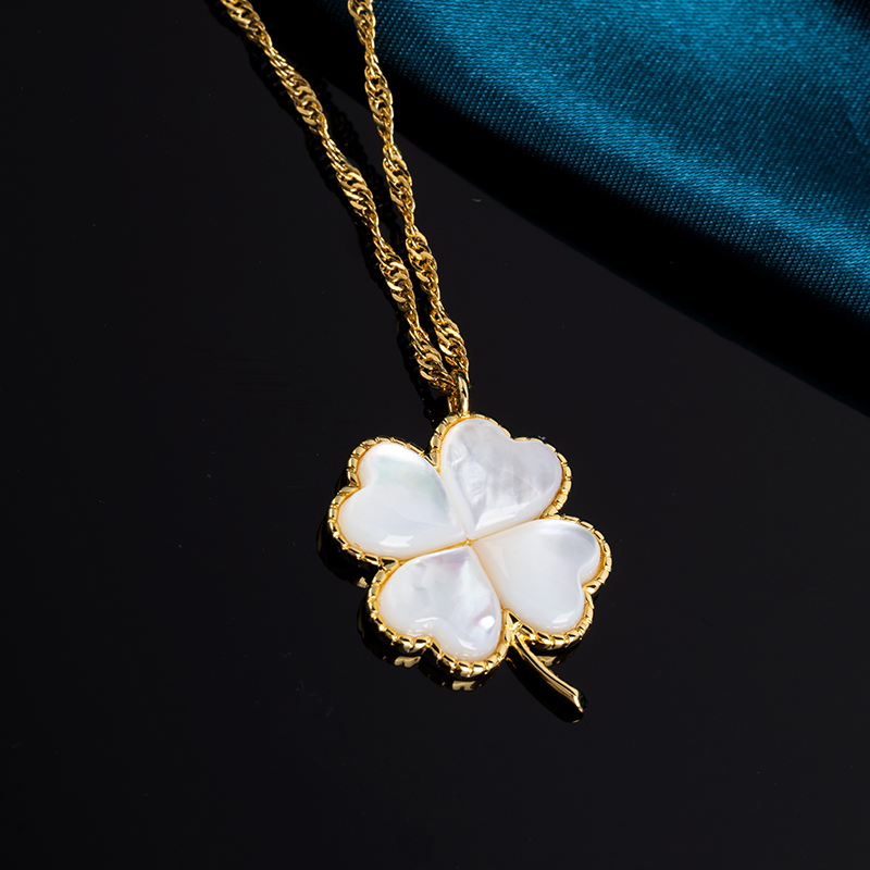 Glistening MOP Clover Necklace - Natural & Luxe Pendant