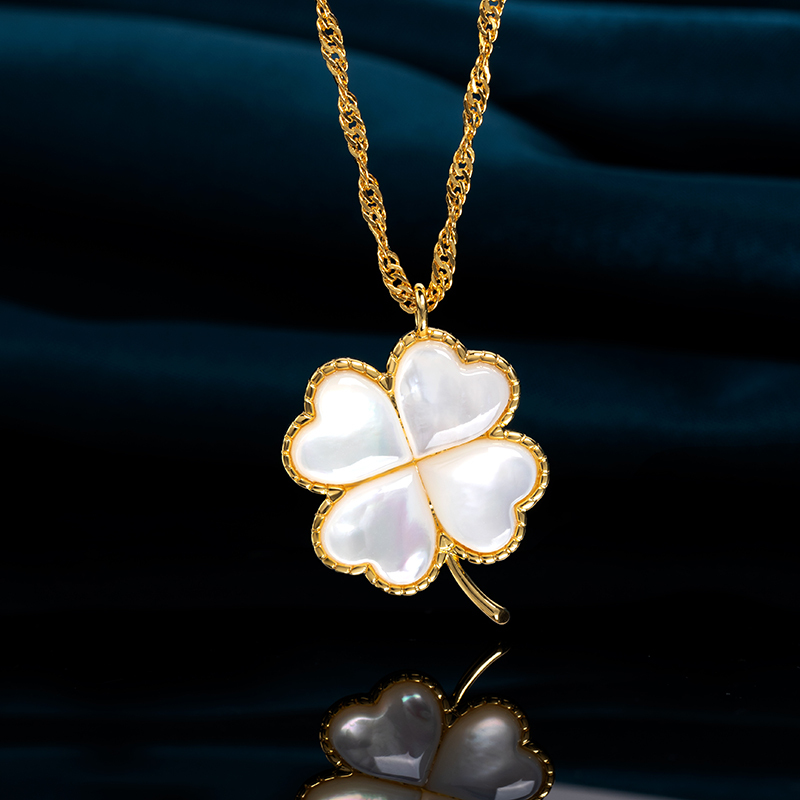 Glistening MOP Clover Necklace - Natural & Luxe Pendant