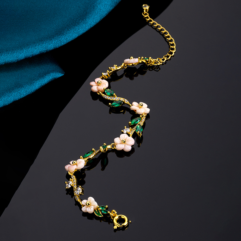 Summer Charm Bracelet - Stylish Seashell Design