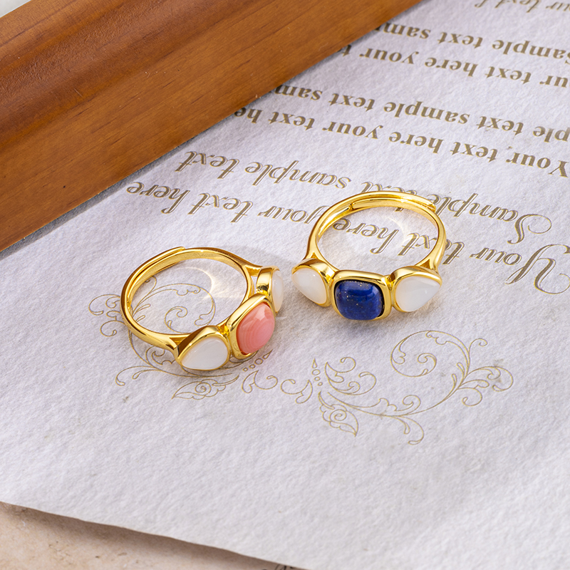 Floral Queen Conch & White MOP Ring