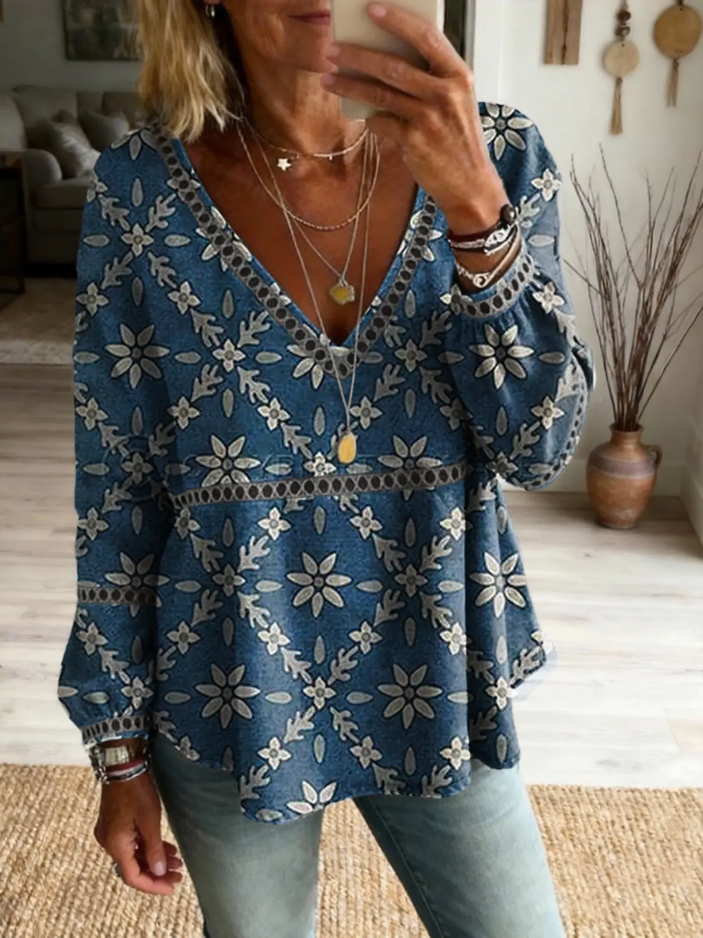 Women's Vintage Diamond-Textured Floral Art Print Casual Cutout Top