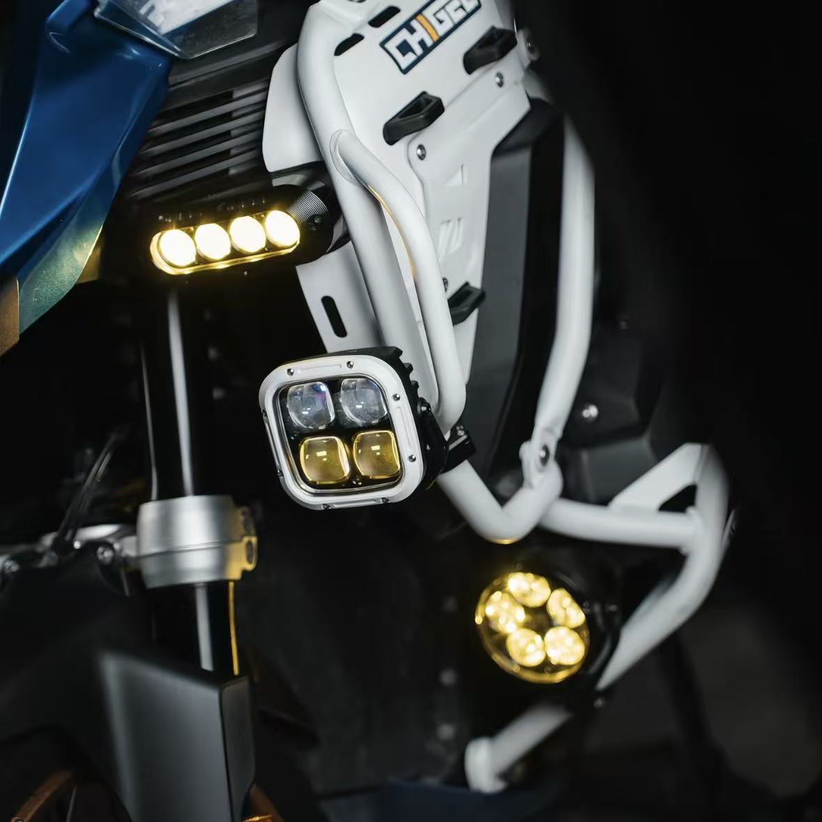 GR G4 Square Auxiliary Spotlight Kit