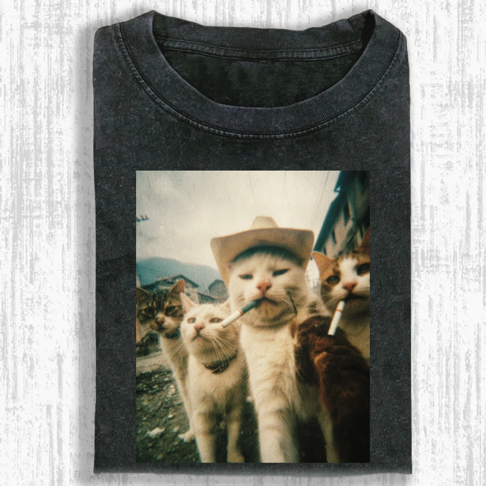 Elegant cat Washed T-shirt