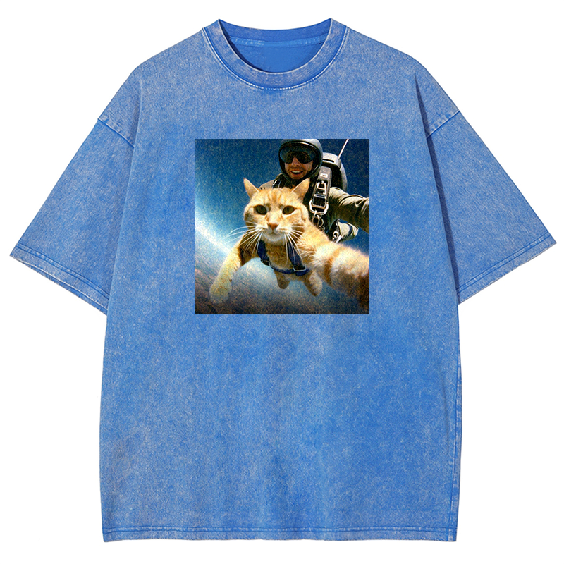 Sky-high Selfie Cat Washed T-shirt