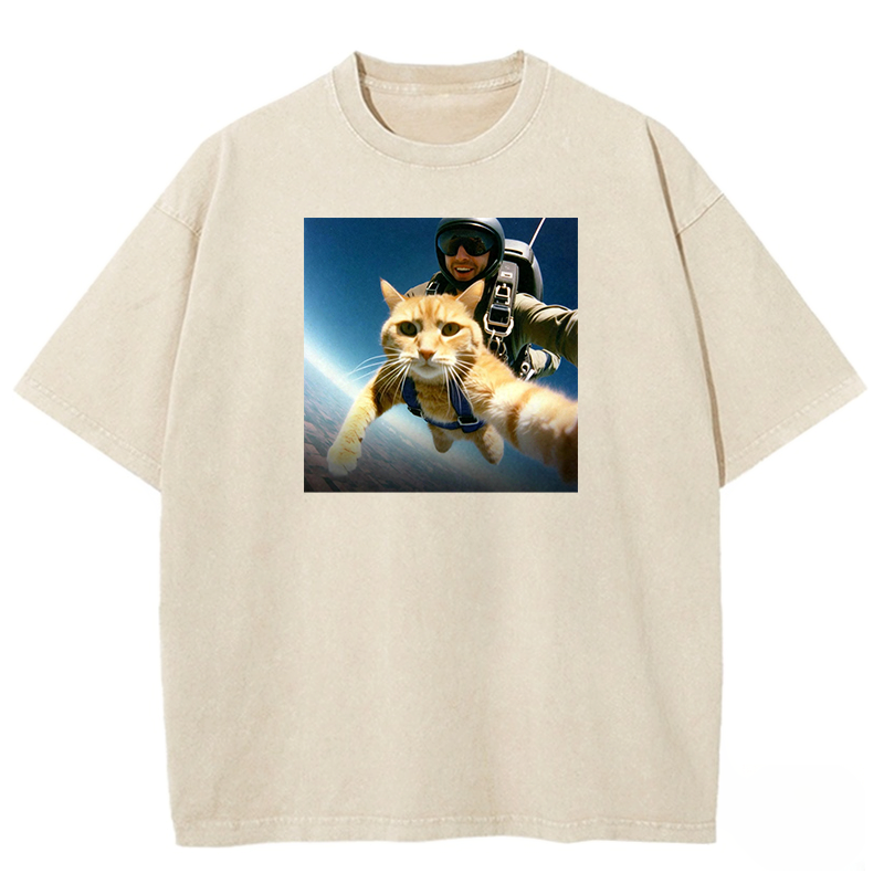 Sky-high Selfie Cat Washed T-shirt