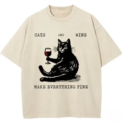 CATS AND WINE MAKE EVERYTHING FINE washed t-shirt in soft cotton, perfect for casual wear and cat lovers.