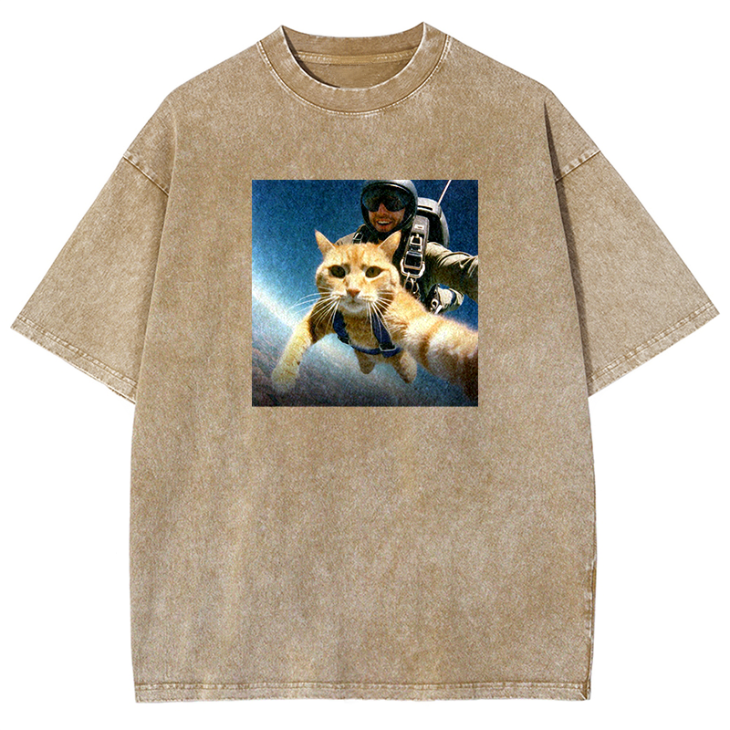 Sky-high Selfie Cat Washed T-shirt
