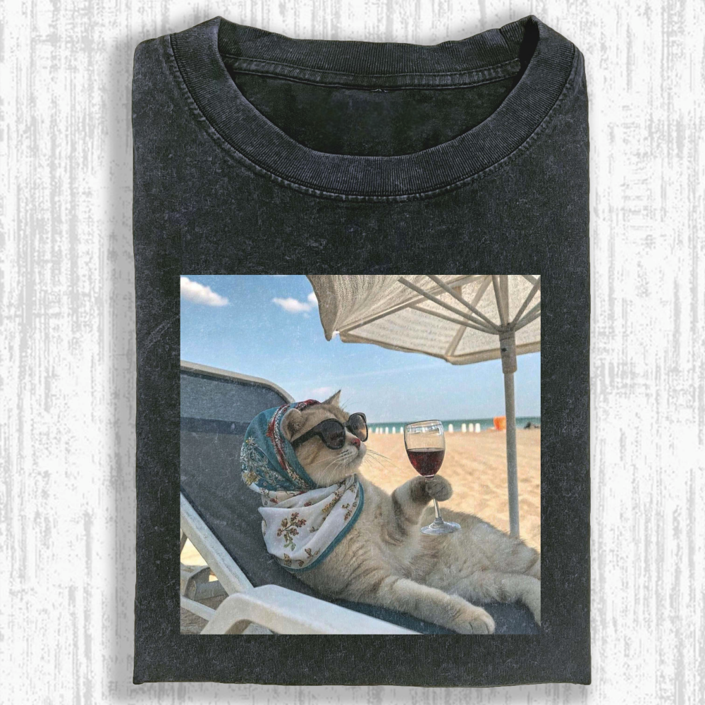 Elegant cat Washed T-shirt