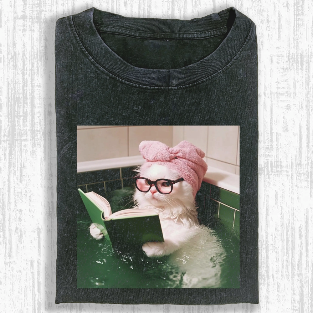 Elegant cat Washed T-shirt