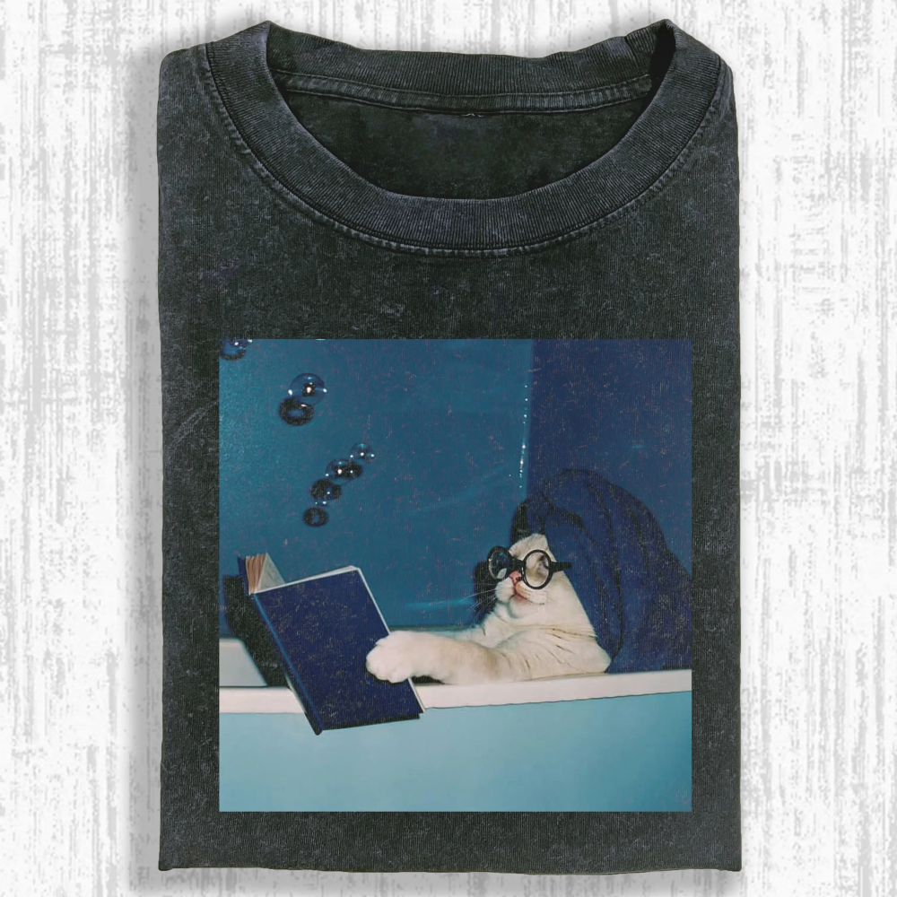 Elegant cat Washed T-shirt