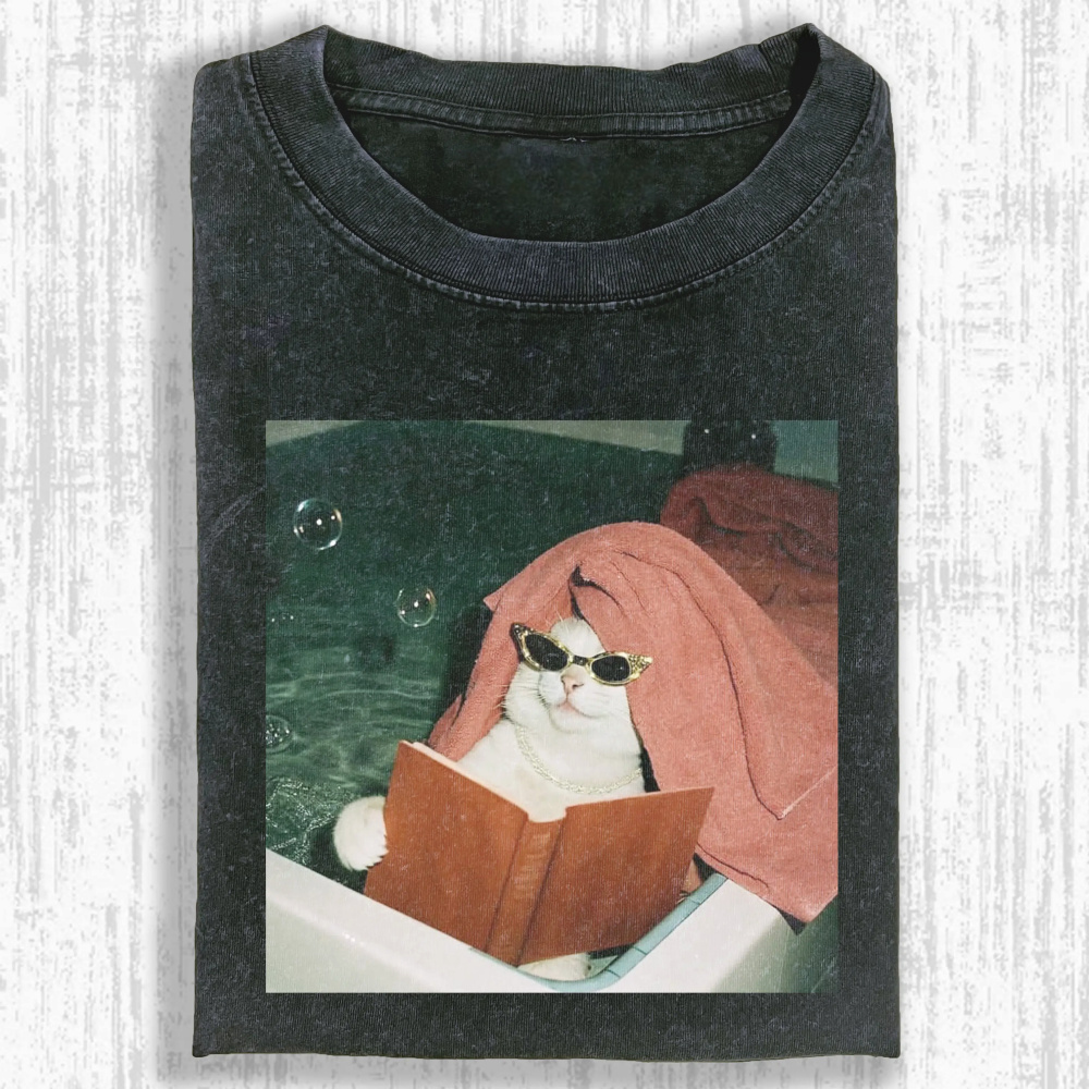 Elegant cat Washed T-shirt