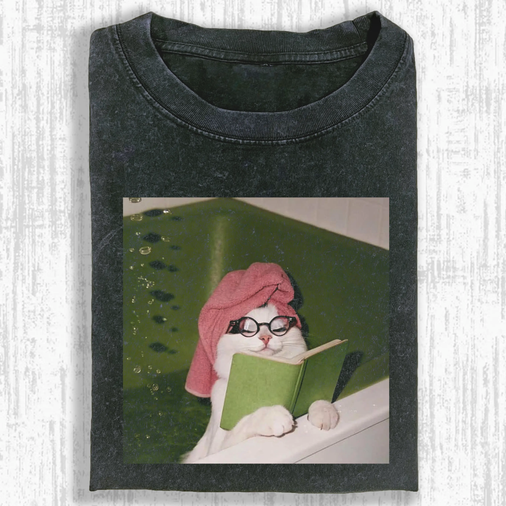 Elegant cat Washed T-shirt