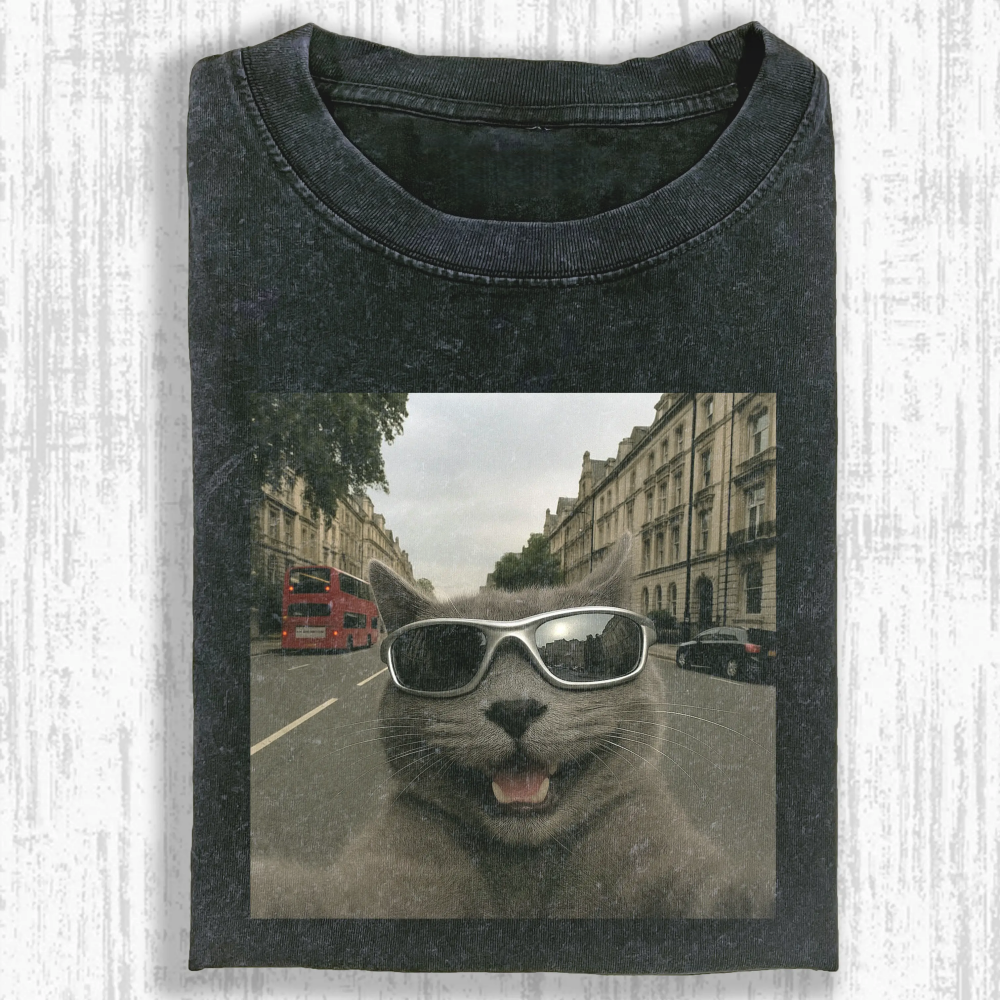 Wacky cat Washed T-shirt