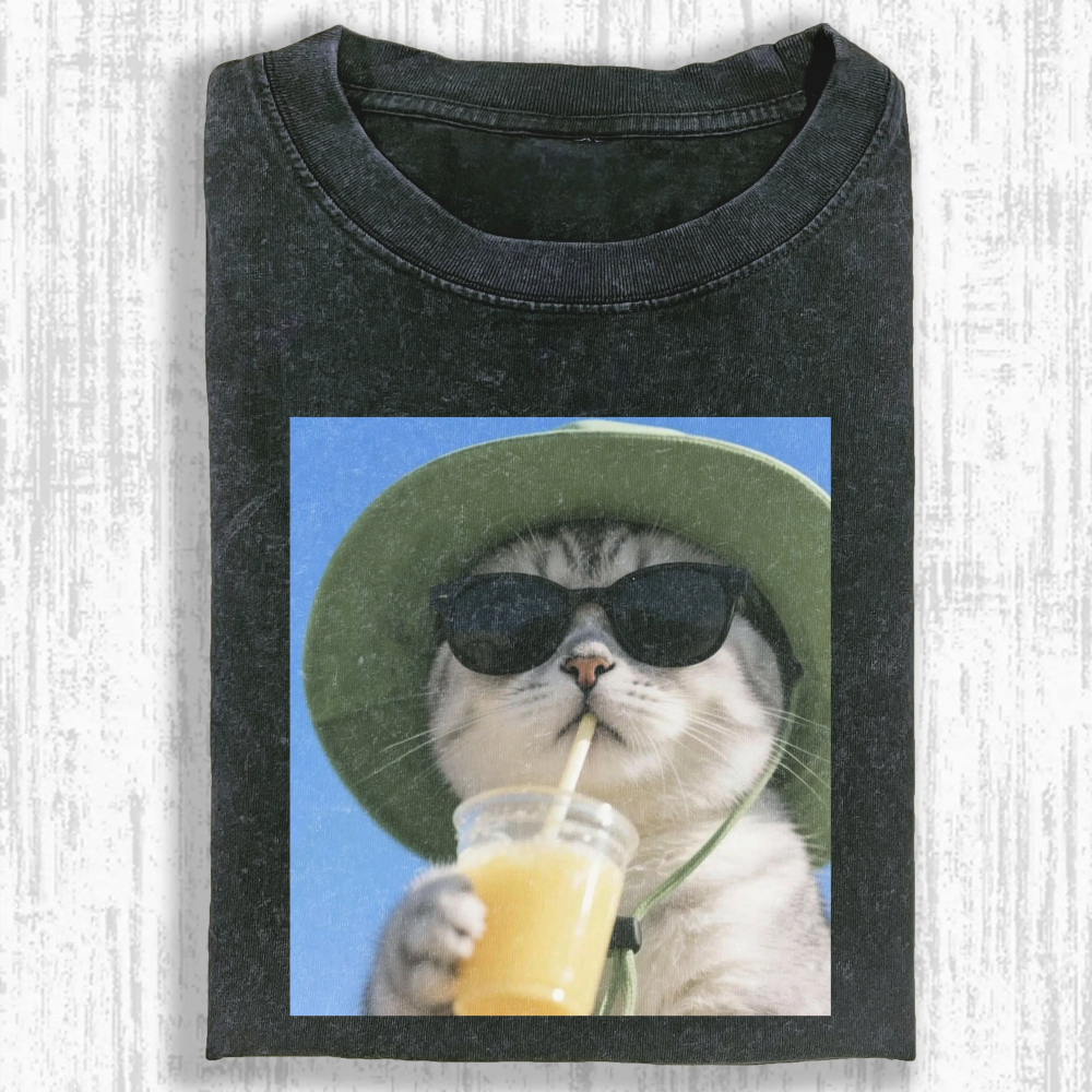 Elegant cat Washed T-shirt