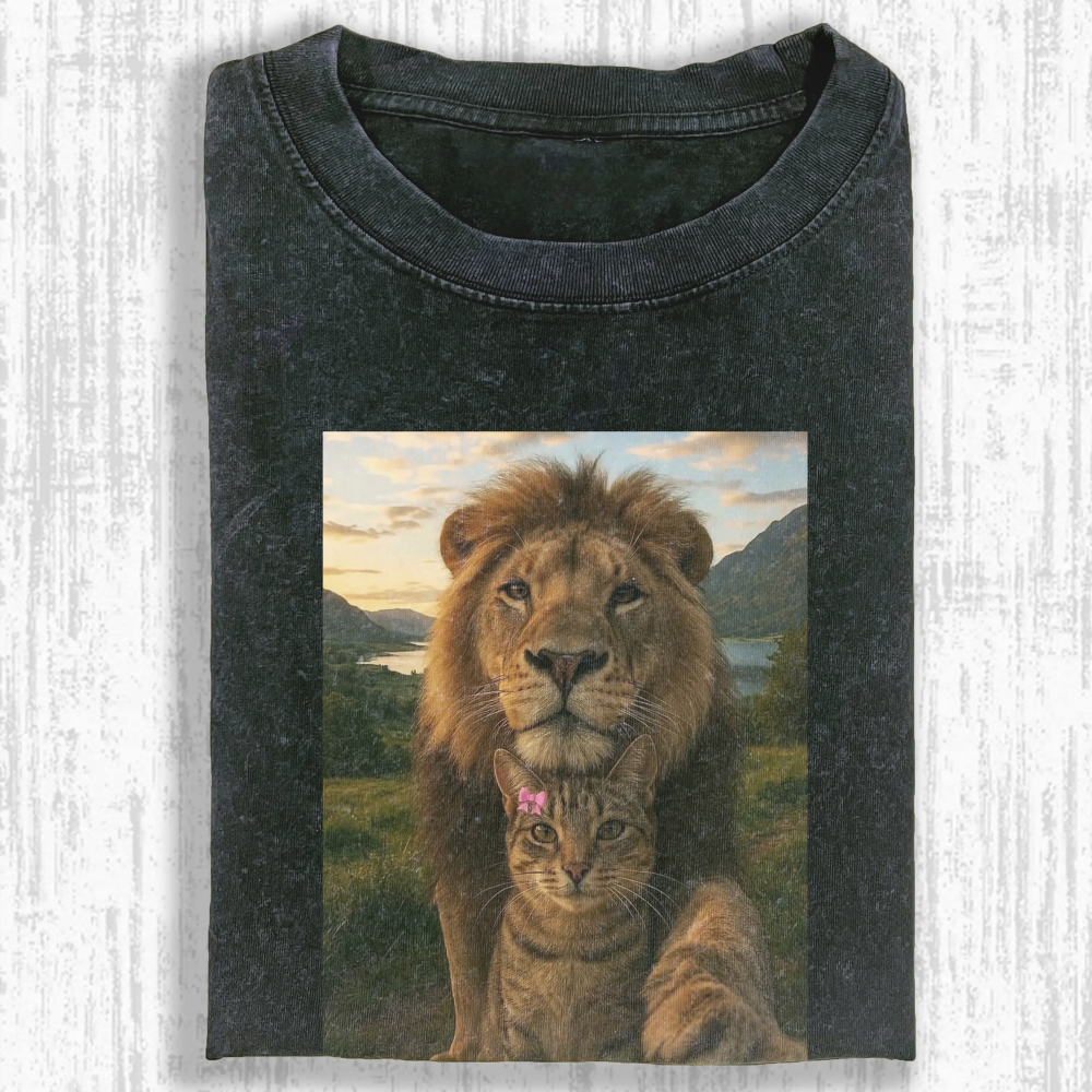 Wacky cat Washed T-shirt