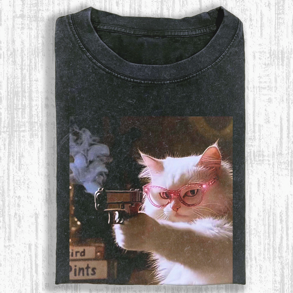 Calm and collected cat  Washed T-shirt